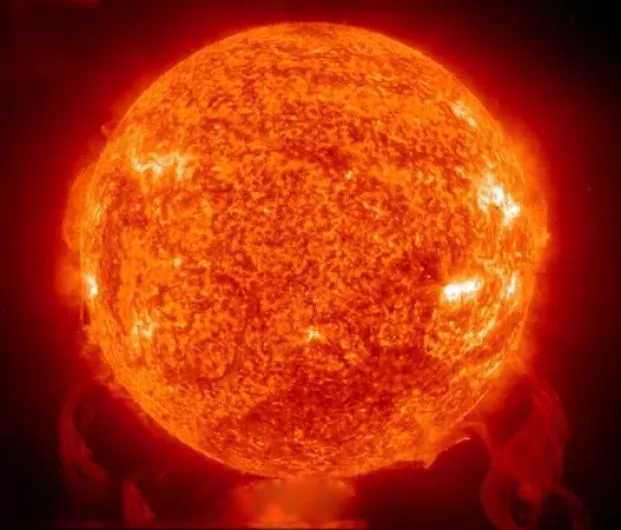 صور - نجم الشمس - أكثر عنصر مستدير معروف حتي الان