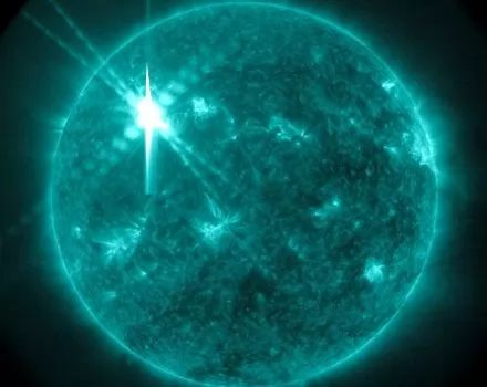 صور - الانفجارات الشمسية في 2013 هل ستؤدي إلى ازمات حقيقية ؟!