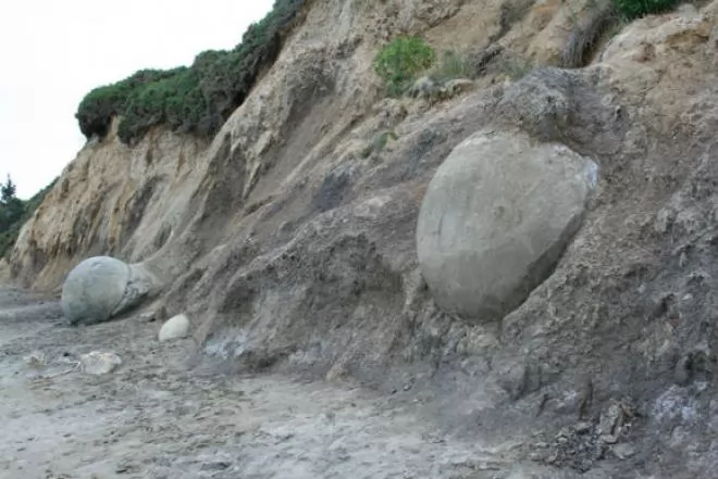صور - أحجار حول العالم تعتبر ألغاز تحير العلماء على مر السنين