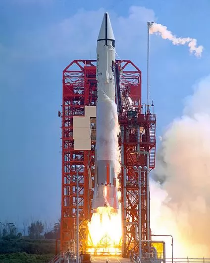 صور - صاروخ البرق: تقنية لتحفيز السحب الرعدية على إطلاق صواعقها بواسطة الصواريخ