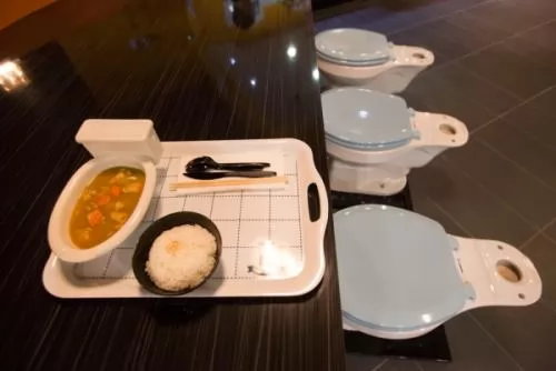 صور - اغرب المطاعم : مطعم على شكل مرحاض