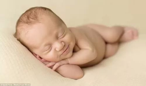 اجمل صور اطفال حديثي الولادة اثناء النوم