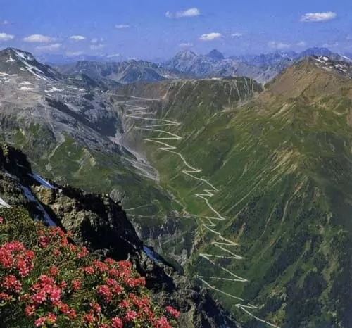 صور - ممر ستلفيو احد اجمل المناظر الطبيعية الخلابة في جبال الالب