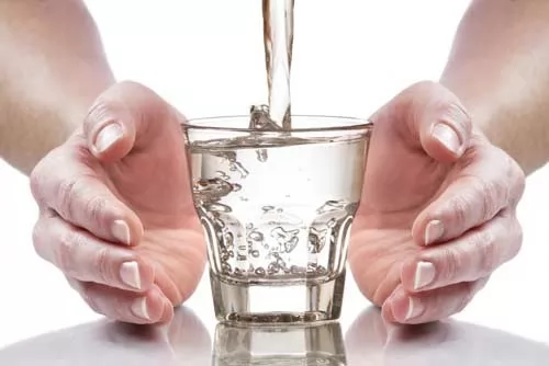 صور - ماهي فوائد شرب الماء الصحية ؟