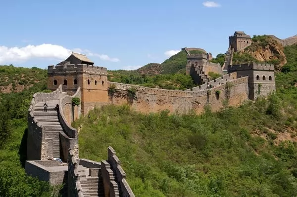 صور - كم يبلغ طول سور الصين العظيم وما هي قصة بنائه ؟