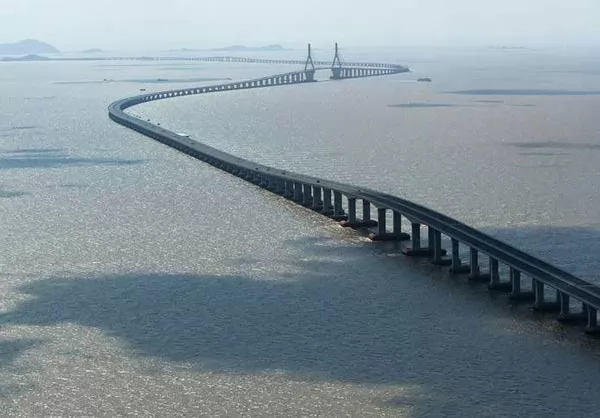 صور - اين يقع اطول جسر في العالم ؟