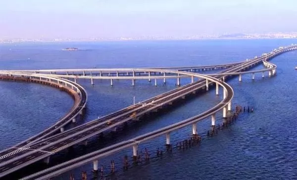 صور - اين يقع اطول جسر في العالم ؟