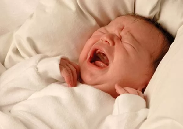 صور - اسباب بكاء الطفل الرضيع وانواع البكاء عن الرضع