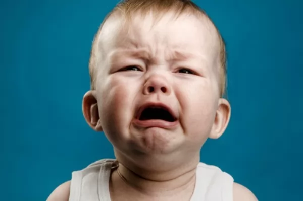 صور - نصائح لتهدئة بكاء الطفل الرضيع