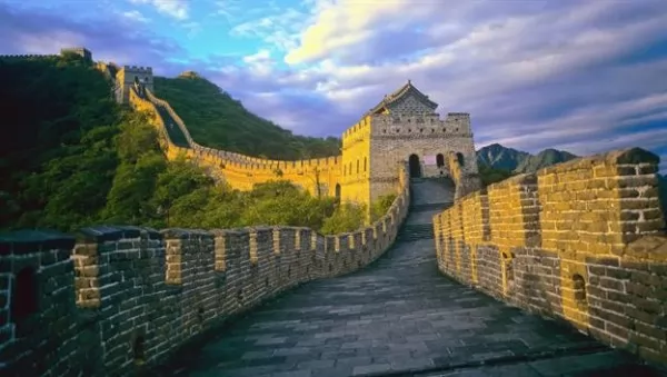 صور - هل هناك جدران شهيرة في العالم مثل سور الصين العظيم ؟