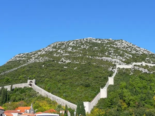 صور - هل هناك جدران شهيرة في العالم مثل سور الصين العظيم ؟