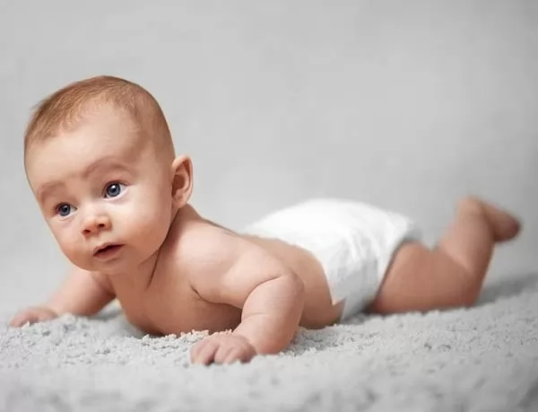 صور - تطور الطفل في الشهر الثاني من العمر