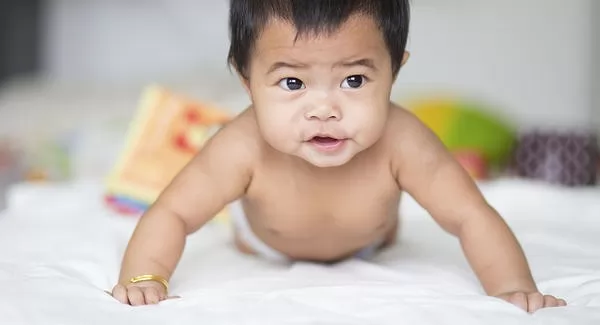 صور - كيفية تنمية الطفل فى عمر 8 شهور؟