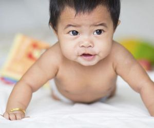 كيفية تنمية الطفل فى عمر 8 شهور؟