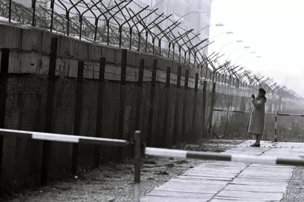 صور - ما هي قصة جدار برلين ؟ و ما هو تاريخ سقوطه؟