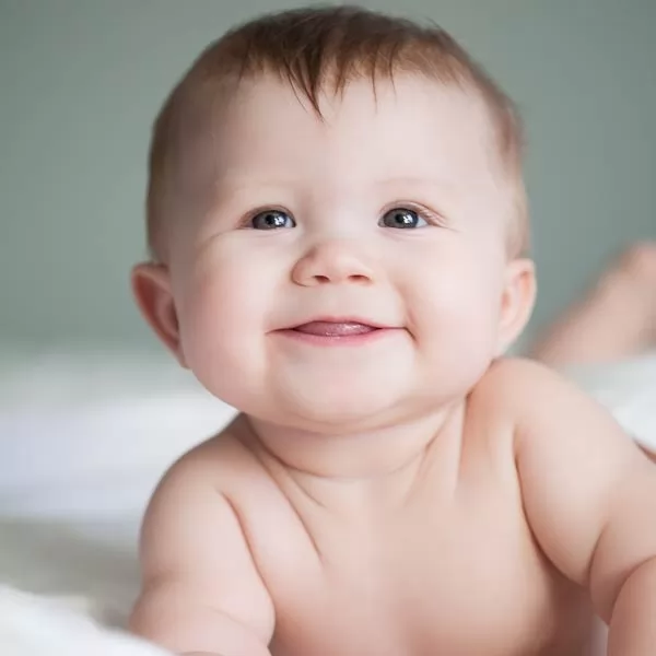 صور - كيفية تنمية ذكاء الطفل الرضيع