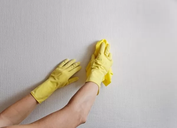 صور - خطوات افضل طريقة فى تنظيف الجدران المنزلية
