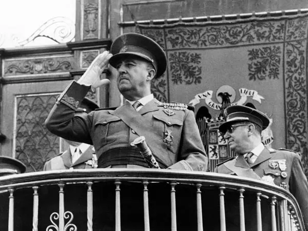 صور - قصة حياة الجنرال فرانكو الديكتاتور الاسباني السابق