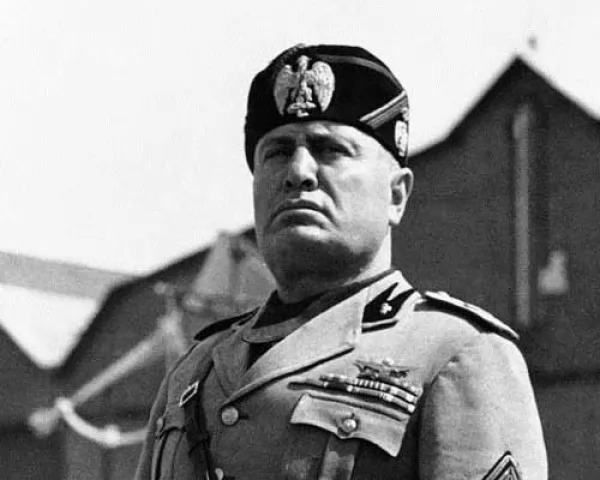 صور - أول محاولة اغتيال لبينيتو موسوليني الزعيم الفاشي الايطالي