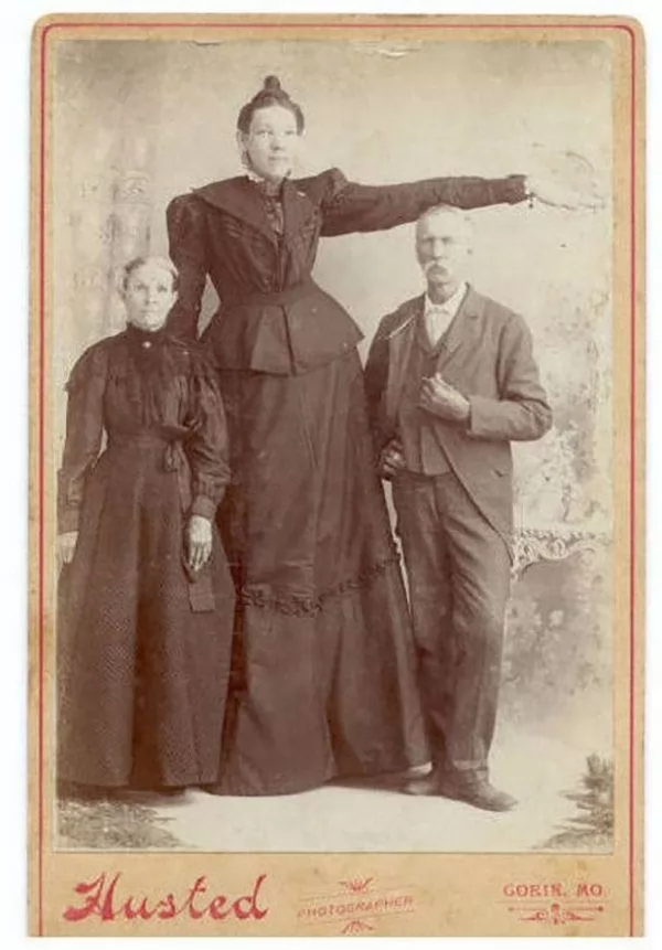 ايلا اوينغ من اطول نساء العالم