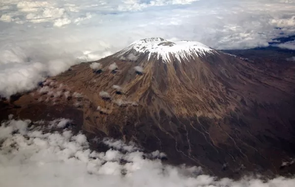 بركان جبل كليمنجارو من اشهر البراكين في العالم