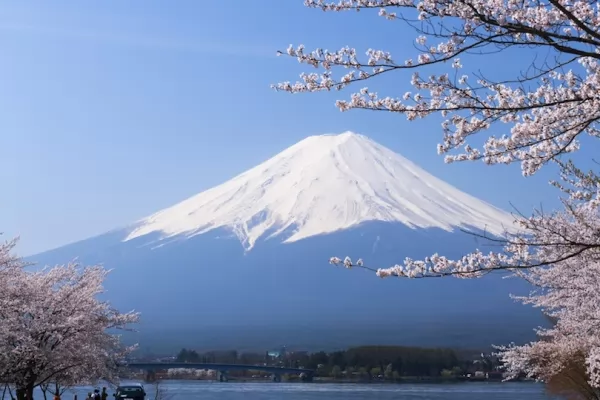 بركان جبل فوجي من اشهر البراكين في العالم