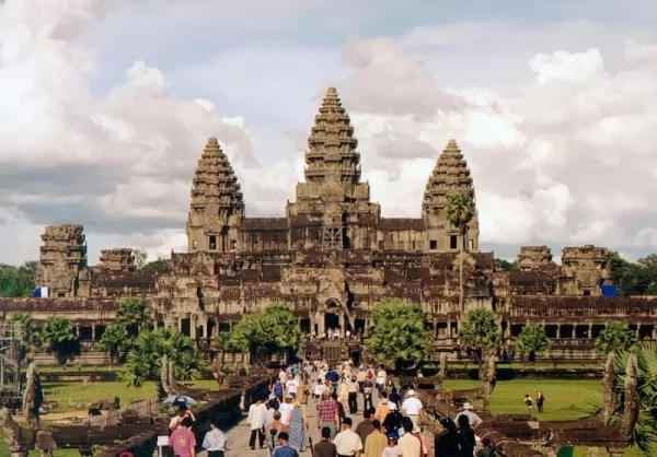 من اشهر المعالم الاثرية في العالم معبد أنغكور وات