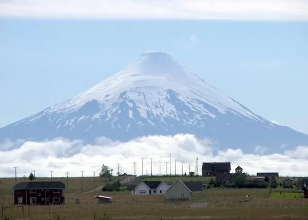 بركان أوزورنو من اشهر البراكين في العالم