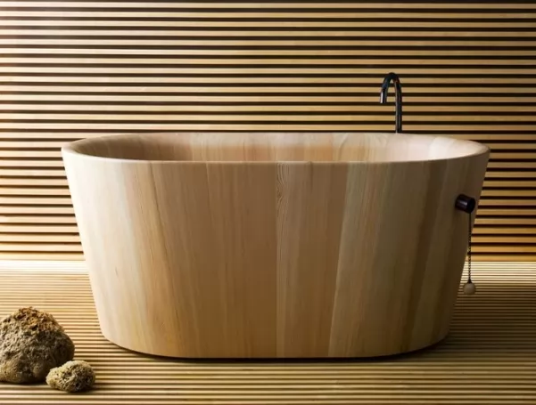 البانيو الخشبى اللون فى تصاميم حمامات 2018