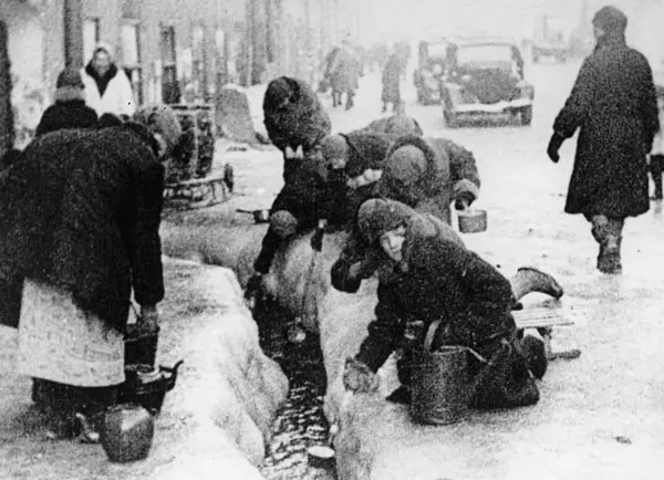 حصار لينينغراد استمر لمدة 900 يوم
