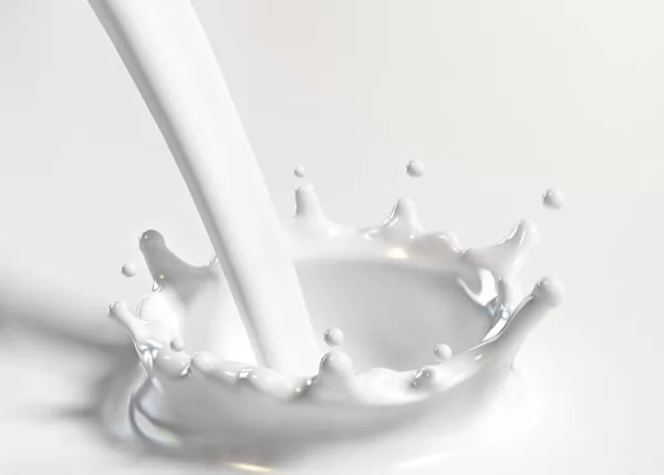 الحليب من افضل الاطعمة للاطفال