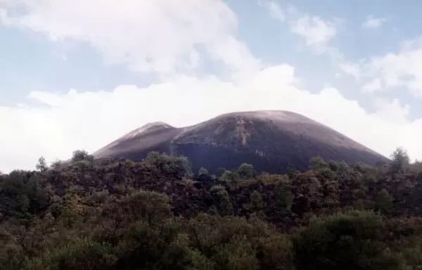 بركان باريكوتين من عجائب الدنيا السبع الطبيعية