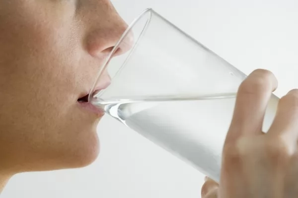 الماء لعلاج القيء عند الحامل