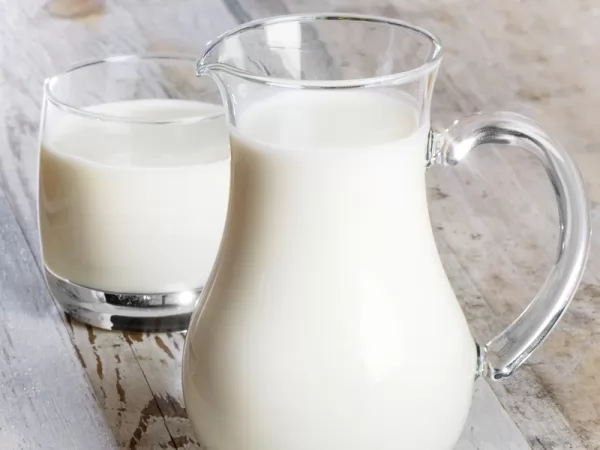 الحليب من الاطعمة المسببة للامساك