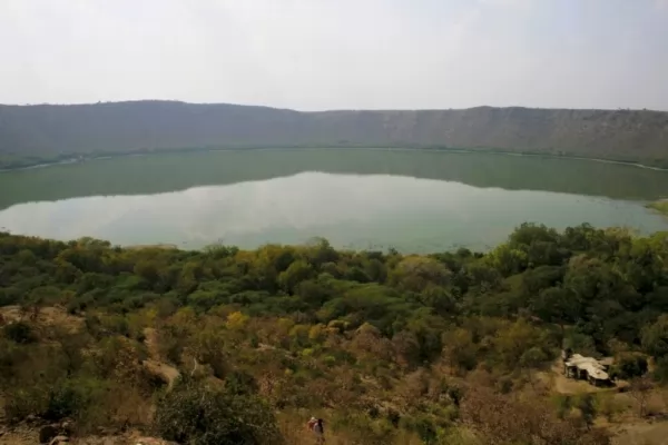 بحيرة لونار من عجائب الهند الطبيعة