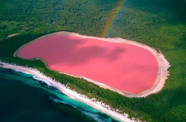  10 من أجمل البحيرات الملونة في العالم The-most-beautiful-lakes-in-the-world_10415_1_1523759095