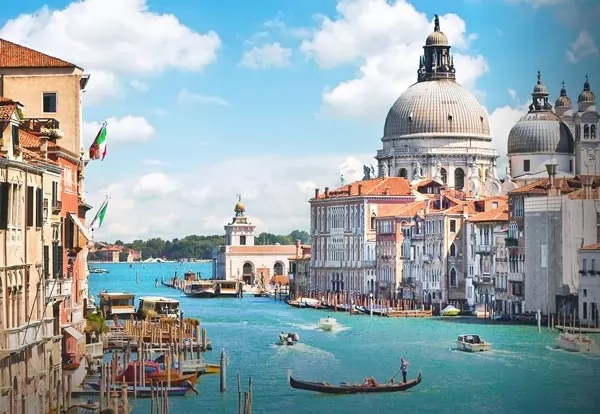 رحلة إلى مدينة البندقية الإيطالية بالفيديو  Venice-italy-travel_11633_1_1583571505