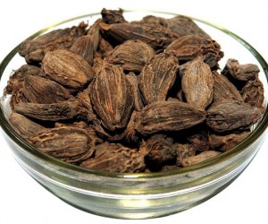 الهيل الأسود هو نوع من أنواع التوابل الشائعة جدًا في الهند، ويدخل ضمن المأكولات الآسيوية الأخرى وهو مشتق من قرون بذور نبات الهيل الأسود، وينتج هذا ...