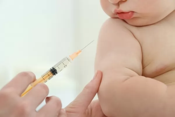  لماذا يجب اتباع جدول تطعيم الأطفال ؟ Vaccine-schedule-babies_12081_1_1601236675
