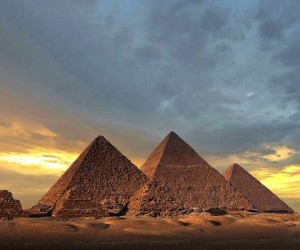 كيف تم بناء الأهرامات المصرية؟