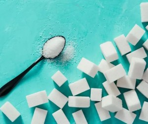 كمية السكر المسموح بها يوميا، وتأثير تناول كميات كبيرة منه